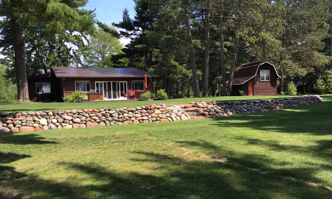 Stone Lake Cabin | Cabin Retreat On Big Sissabagama Lake