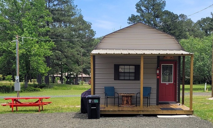 Broaddus Cabin | Cabin Sleeps 4 Just minutes from Lake Sam Rayburn