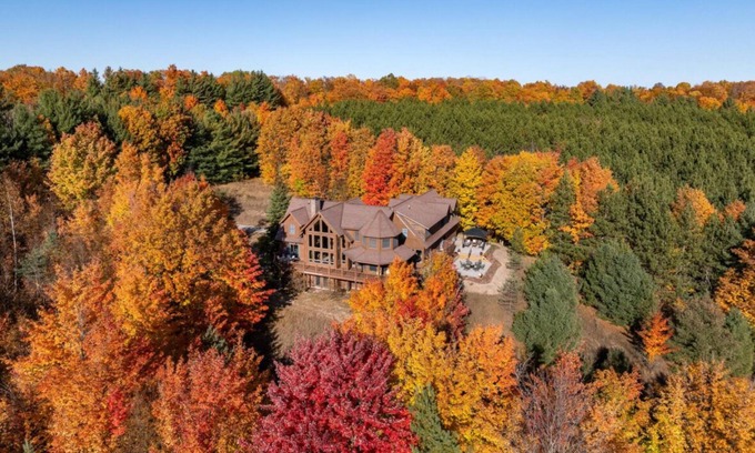 Harbor Springs Cabin | Cabin Slps 18 NEW Patio Hot Tub Arcade Ski Pets ok