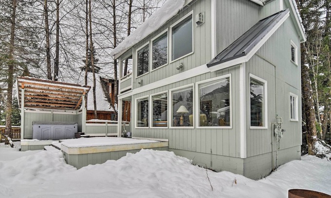 Alyeska Cottage | Cabin w/Hot Tub & Views: 1 Mile to Alyeska Resort