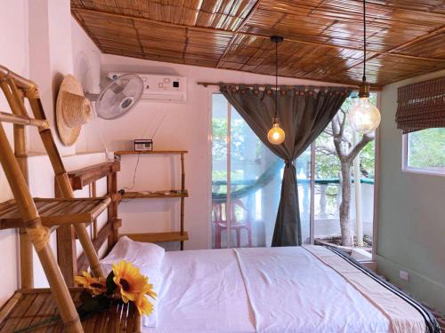 Taganga Apartment | Cabin with balcony and ocean view.