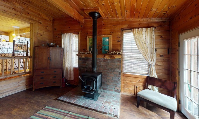 Logan Cabin | Cabins In Hocking - Willow Tree