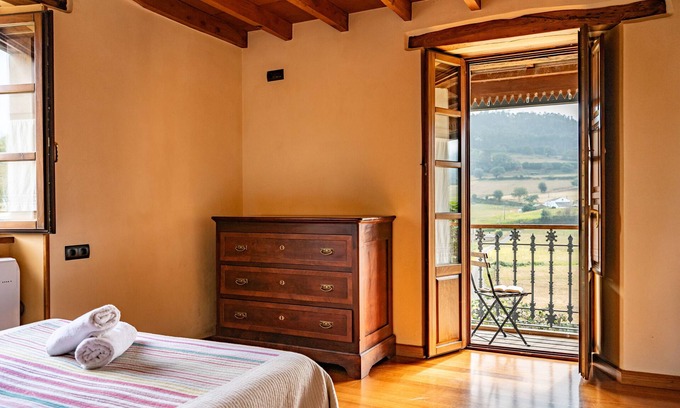Mondonedo Apartment | Cabozo Room with Mountain Views and Private Balcony