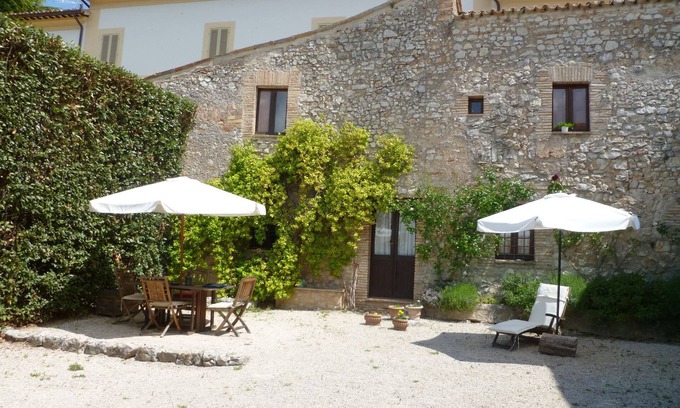 Spoleto Apartment | Cacciarella elegant and independent holiday apartment to rent 2+2 pax