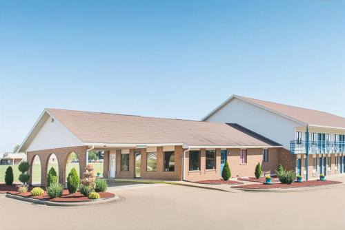 Mountain Grove Hotel | Cactus Inn and Suites