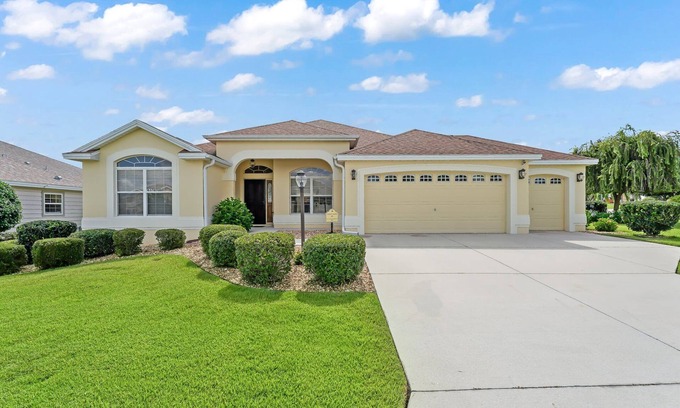 Mallory Square House | Caddy Shack 1, The Villages, near Sumter Landing 3 BD/2 BA with golf cart