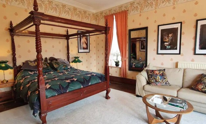 Dolgellau Bed & Breakfast | Cader suite at PenYcoed Hall incl Luxury Hot Tub