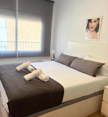 Cornella de Llobregat Apartment | Cadillac BCN Sud, Cornellà, metro, tram, aero