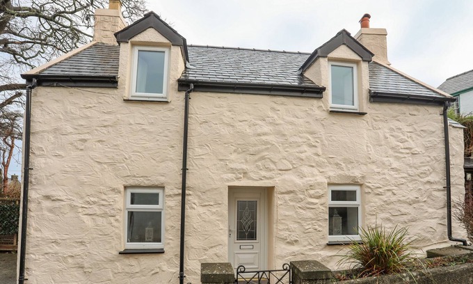 Nefyn Cottage | CAE-BERLLAN, pet friendly, character holiday cottage in Nefyn