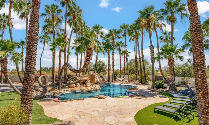 Cactus Acres House | CAESAR'S BLISS: MASSIVE ESTATE WITH ROOFTOP DECK