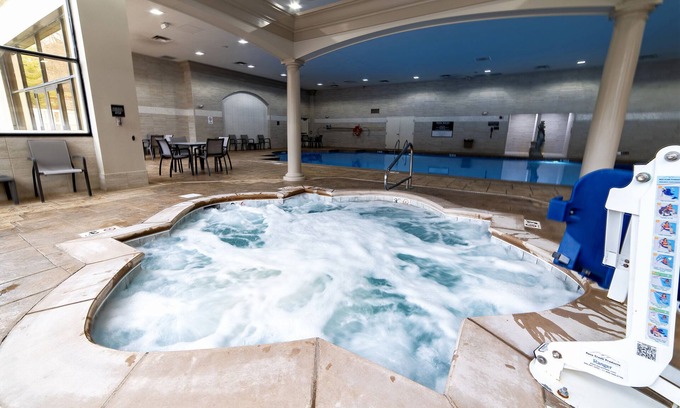 Bridgeport Hotel | Caesars Southern Indiana - A Caesars Rewards Destination