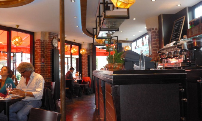 Les Puces de Saint-Ouen Hotel | Café hôtel de l'Avenir