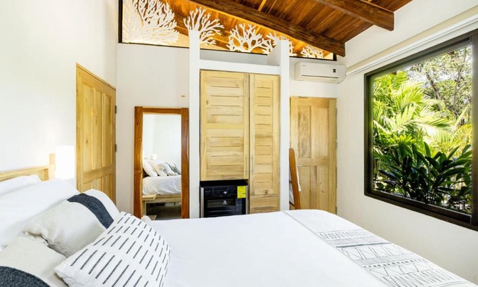 Los Pargos Hotel | Cafe Playa Negra Hotel