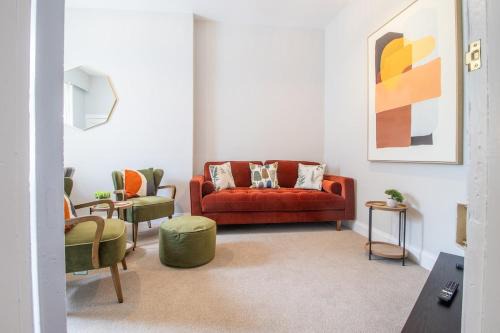 Airdrie Apartment | Cairnhill House - cosy 3 bedroom