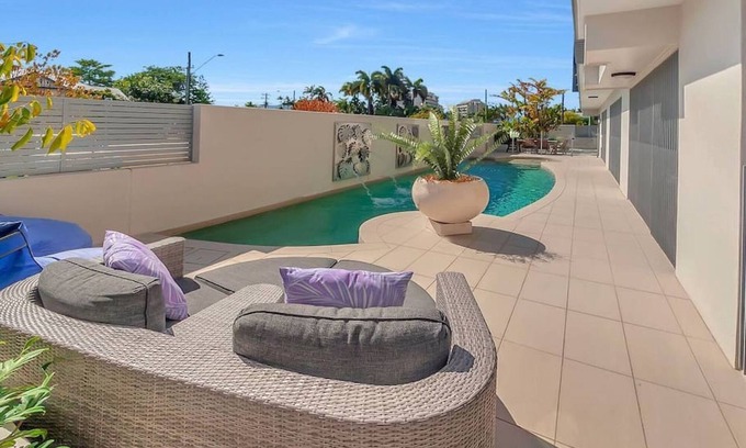 Cairns North Apartment | Cairns North 4-Bed with Outdoor Dining & Pool