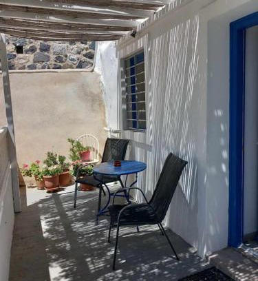 Fira Apartment | Calderimi, a cosy,warm and renovated house in Fira