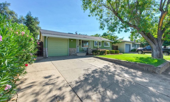 Sacramento House | CalExpo/Arden/HotTub/Pool/Firepit/BBQ/No Pet Fee
