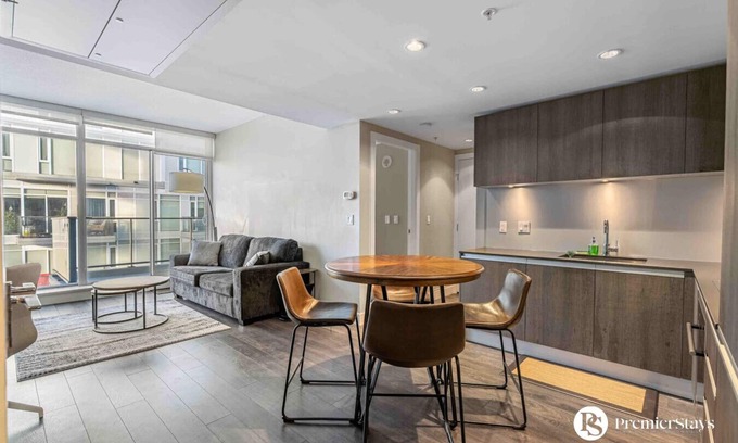 Victoria Park Apartment | Calgary Tower View » 35th » AC » Parking » Netflix