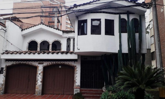 Laureles - Estadio House | Calibrí, La Casa Libre Del Río