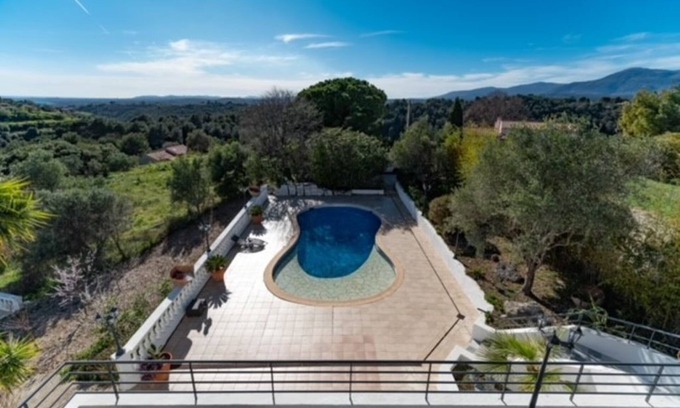 Montaleigne Villa | Californian villa with large pool, 15 minutes from the beach