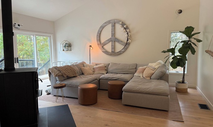 Madison House | Calm and Modern 4-bedroom Home with Pool in Rustic CT Shoreline Town