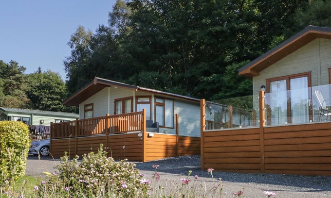 Troutbeck Bridge Cabin | CALM BAY VIEW, family friendly, with a garden in Windermere