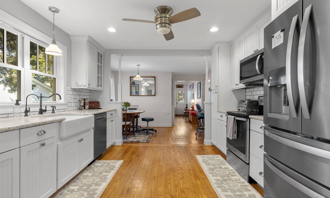 Morehead City House | Calm Tide on Ann Street, mid century modern. Walk to downtown. No pets.