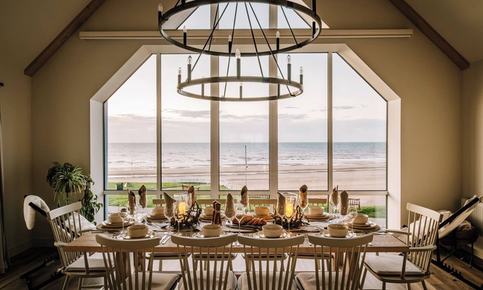 Bridlington Cottage | CALM WATERS LUXURY BEACH HOUSE, family friendly in Bridlington