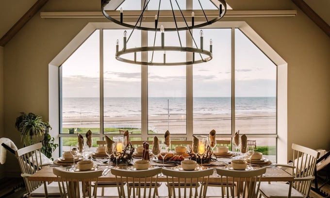 Bridlington Cottage | CALM WATERS LUXURY BEACH HOUSE, family friendly in Bridlington