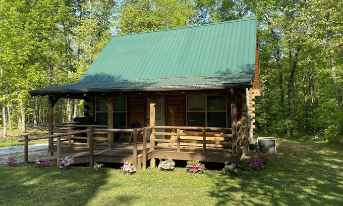Monteagle Cabin | Calming Cabin: Peaceful Comfort