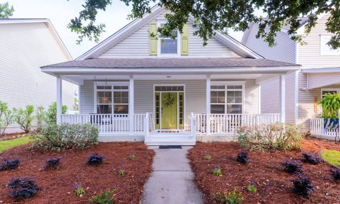 Bluffton House | Calypso Cottage in Old Town Bluffton. In the heart of historic Old Town