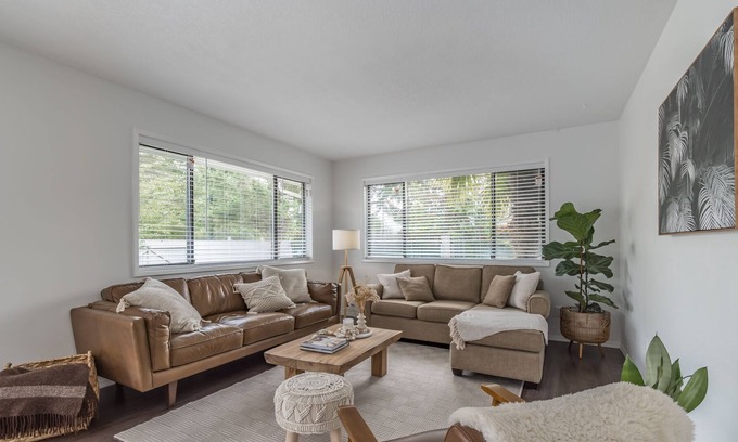 Regional District of Nanaimo House | Camas Hideaway