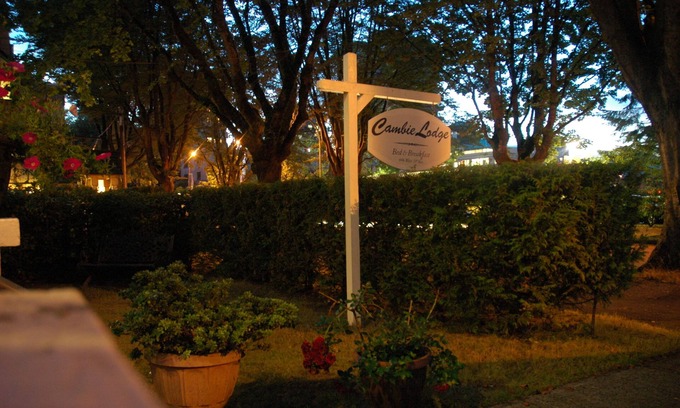 Mount Pleasant Bed & Breakfast | Cambie Lodge B&B