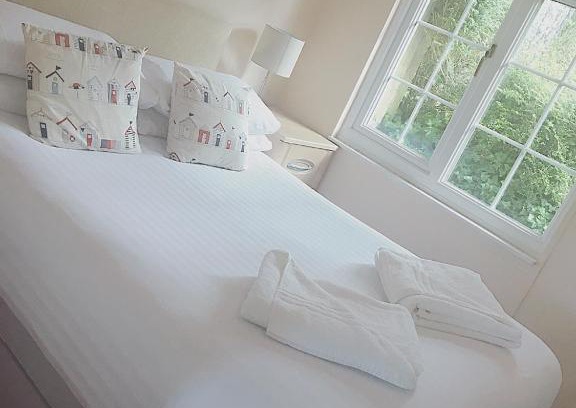 Praa Sands Ski Chalet | Camellia Chalet