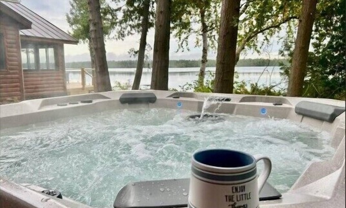 Presque Isle Cabin | Camp Windy Dock: Brand New Hot Tub!