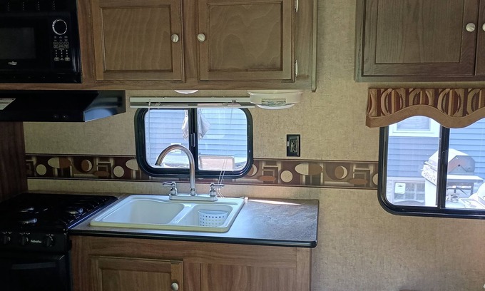 Burton House | Camper with AC/Heat, fire pit, private lake , 4 SUP in Burton - Punderson