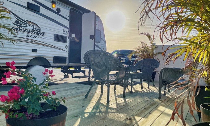 Englewood House | Camper with Bicycles. Close to Beach. Deck & BBQ!