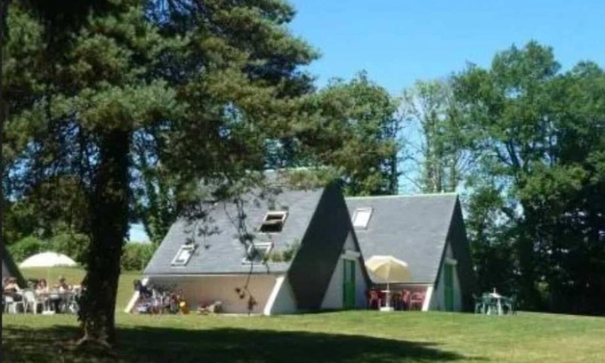 Merdrignac House | Camping 3 étoiles - Piscine - eehaeh