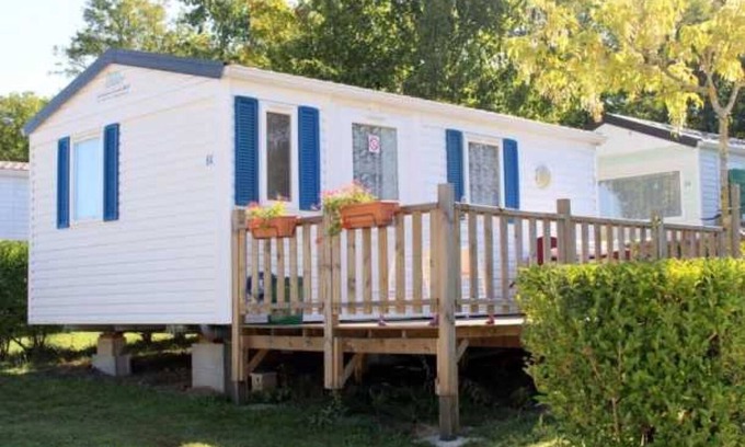 Verteillac House | Camping 3 étoiles - Piscine - eeefah