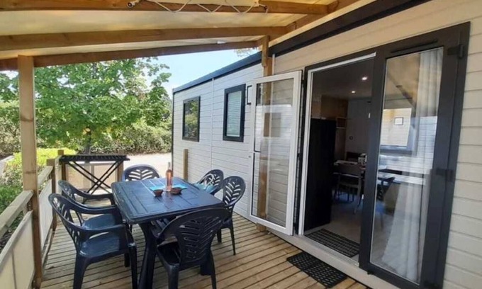 Valensole House | Camping 3 étoiles - Piscine - ccbaefh