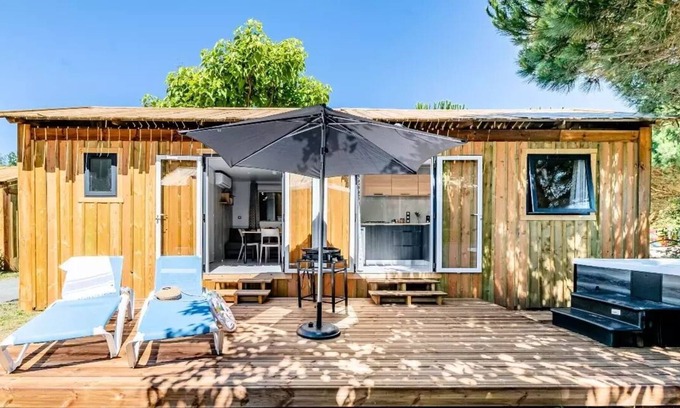 Soulac-sur-Mer House | Camping maeva Respire Domaine Les Carrelets de Soulac ***** - Luxury Cabin 3 Rooms 4 People Jacuzzi + Air Conditioning + TV