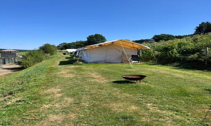 Wanne House | Camping tent with modern amenities
