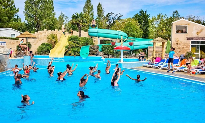 Olonne-sur-Mer House | Campsite Bois Soleil * - Premium mobile home 3 bedrooms. with spa (37m²) 6 people