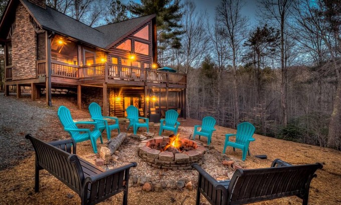 Morganton Cabin | Can't Bear to Leave - Mountain Views | Pet Friendly | Hot Tub | Pool Table | Arcade Game