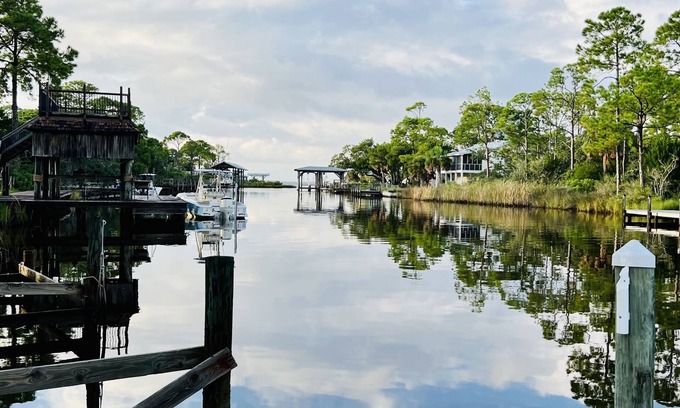 St. George Island House | Can't decide on the beach or the bay? The Seahorse Shanty is for you!