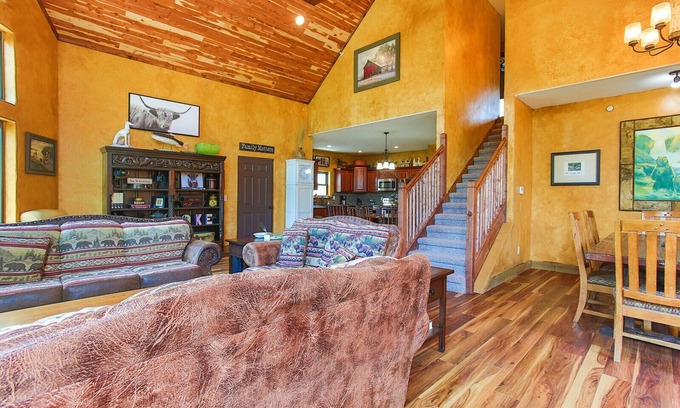 Branson Cabin | Can't miss 10-Bedroom Lakefront Lodge