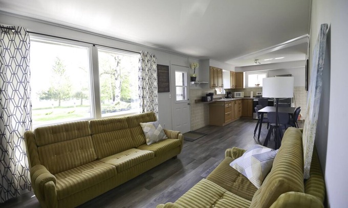 Isaacs Glen Cottage | Canal Charm: Charming Canal Cottage Retreat