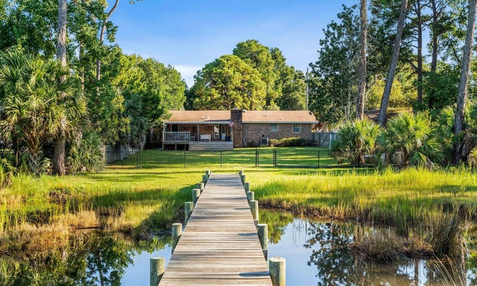 Fort Walton Beach House | Canal Front Home w/Private Dock | Pet Friendly