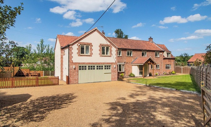 Swafield Cottage | Canal View House - UK39363