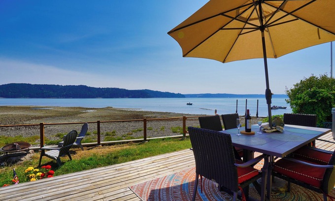 Matlock House | CanalFront Haven with Gorgeous Waterview, Hot Tub and EV Charger